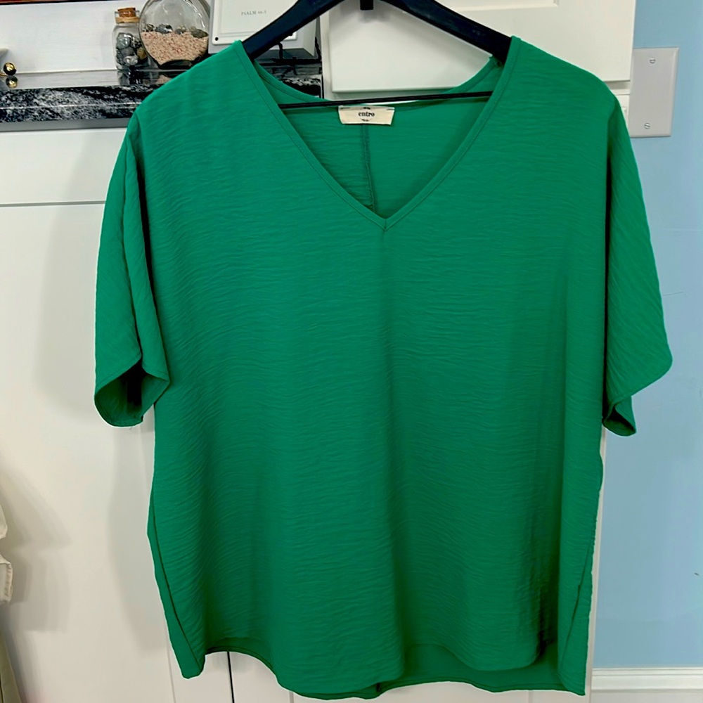 COPY - V-neck L Entro top for women fits like XL short Doleman flutter sleeve